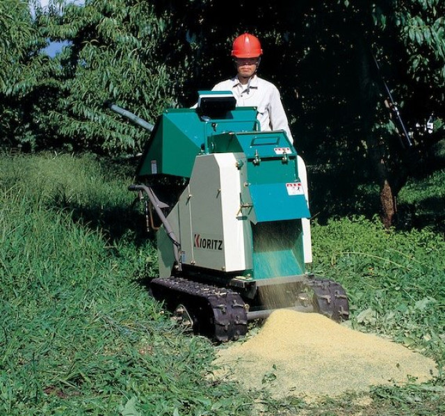 細かく粉砕した竹粉は乳酸醗酵させると良質の堆肥になるとして、期待されているため手作りする農家も多い/提供：やまびこジャパン