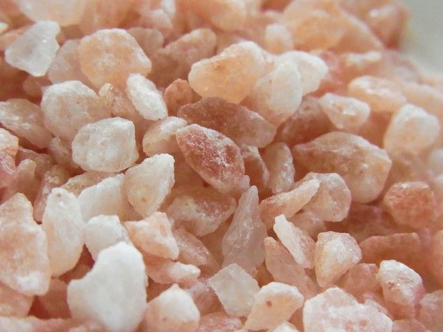 畑に岩塩を撒くと作物の糖度があがったり、病害虫に強くなるというのは本当ですか？