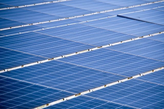 ハウスの屋根で太陽光発電をして電気代を浮かしたい!メリットとデメリットを教えて