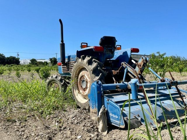 土壌が柔らかくてトラクターなどの農機具が沈んでしまう。固くする方法は？