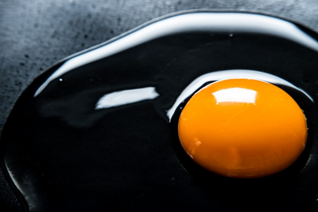 黄身の色が薄いので卵が売れない。卵の色と栄養価の高さは関係ないのだが。消費者にどう伝えたらいい？