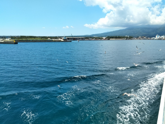 島内に大規模な水産加工施設がなくて困っている。どうすればいい？