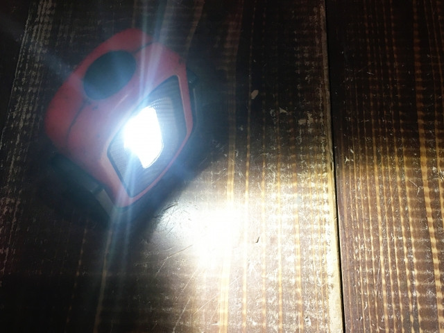 自由に持ち運びができる、農作業向きのLEDワークライトが知りたい