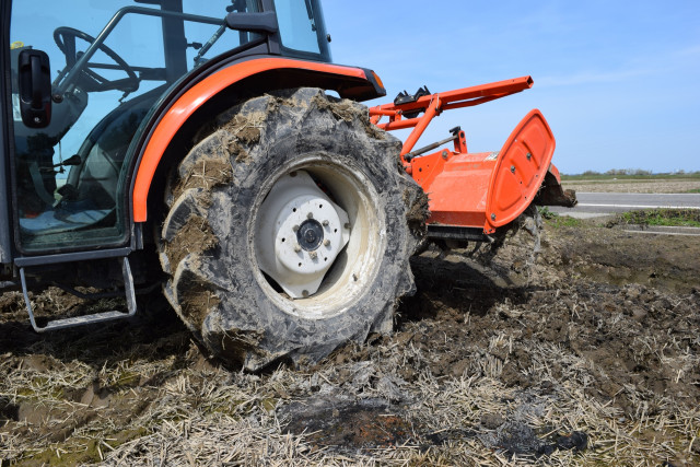 修理が早くて遠隔地でも対応してくれるトラクターのメーカーを教えて！
