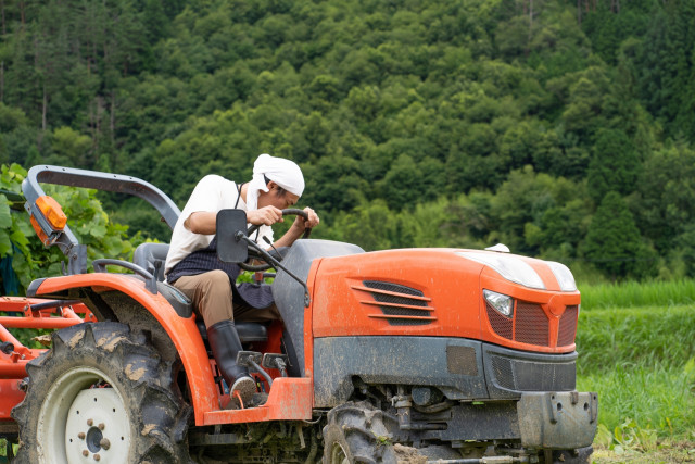 トラクターの騒音トラブル。隣人から苦情で仕事が満足にできない