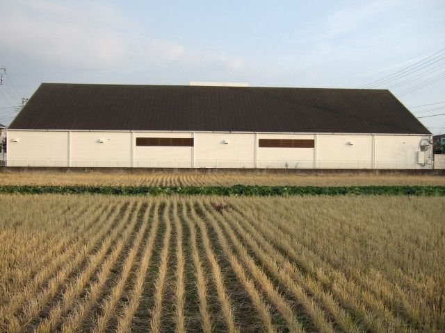 隣の田んぼを買った所有者から倉庫を設置したいと署名の依頼がきた。どう対応すればいい？