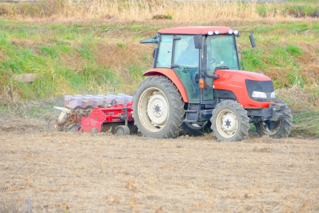 有機栽培の米作りに緑肥を使いたい。播種前の耕起の方法は？