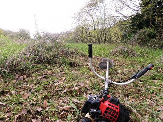 傾斜地でも安全に使えるリモコン式草刈機はありますか？