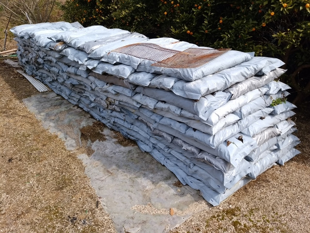 仲間うちで肥料をまとめ買いして分けるのは、転売にあたりますか?